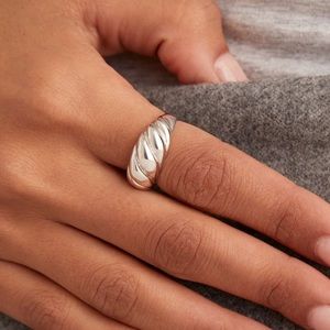 Mejuri Croissant Dome Ring - Silver